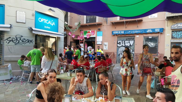 feria gasto consumo: Los malagueños gastarán de media 65 euros por persona en la Feria 2015 feria gasto consumo: Los malagueños gastarán de media 65 euros por persona en la Feria 2015