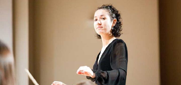 La valenciana Beatriz Fernández es una de las pocas mujeres directoras de orquesta aunque ella le resta importancia y afirma que con ilusión y ganas se alcanzan objetivos La valenciana Beatriz Fernández es una de las pocas mujeres directoras de orquesta aunque ella le resta importancia y afirma que con ilusión y ganas se alcanzan objetivos