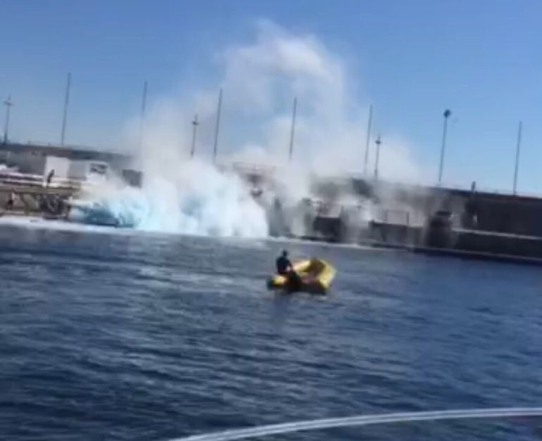 Cuatro heridos al explotar una embarcación deportiva en Sanxenxo Cuatro heridos al explotar una embarcación deportiva en Sanxenxo