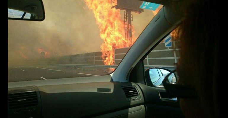 Imagen del incendio en Benahavís (Málaga) captada por Protección Civil de Estepona Imagen del incendio en Benahavís (Málaga) captada por Protección Civil de Estepona