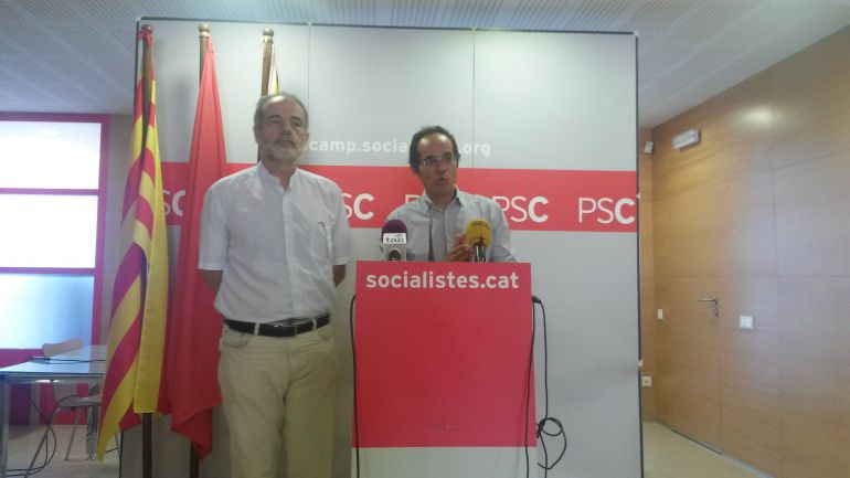 Els diputats del PSC a Madrid, Joan Ruiz i Francesc Vall&egrave;s, presentant les esmenes de la seva formaci&oacute; pol&iacute;tica.