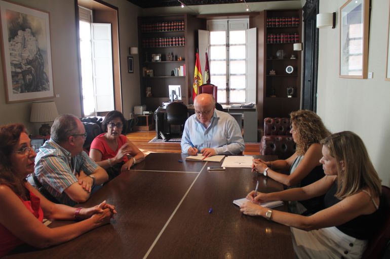 Ruiz Santos se reunió este miércoles con representantes de los trabajadores de la Fundación CCM Ruiz Santos se reunió este miércoles con representantes de los trabajadores de la Fundación CCM