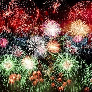 Vuelven los fuegos artificiales a las fiestas de Valladolid: Valladolid tiñe su cielo de color Vuelven los fuegos artificiales a las fiestas de Valladolid: Valladolid tiñe su cielo de color