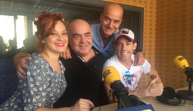 El reparto de 'El discurso del rey' en los estudios de la radio El reparto de 'El discurso del rey' en los estudios de la radio