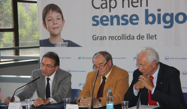 La campanya 'Cap nen sense bigoti' recull 565.000 litres de llet per als bancs dels aliments catalans La campanya 'Cap nen sense bigoti' recull 565.000 litres de llet per als bancs dels aliments catalans