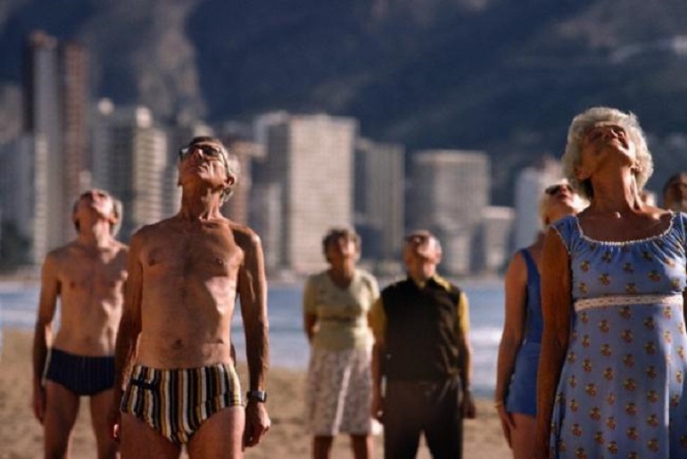 Ancianos en la playa de Benidorm Ancianos en la playa de Benidorm