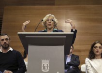 Carmena, “orgullosa” de su tarea e “inquieta” por su relación con los medios de comunicación