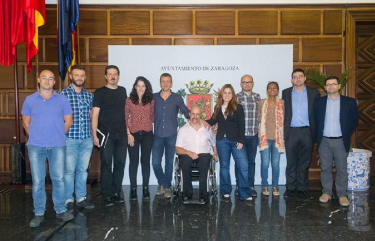 Los responsables de la parcela económica de los siete ayuntamientos tras la reunión mantenida en el consistorio de Zaragoza. Los responsables de la parcela económica de los siete ayuntamientos tras la reunión mantenida en el consistorio de Zaragoza.