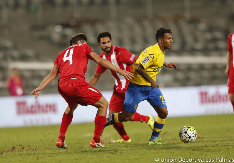 2-0. Alarde de Las Palmas en ambas áreas ante un Sevilla que continúa colista 2-0. Alarde de Las Palmas en ambas áreas ante un Sevilla que continúa colista