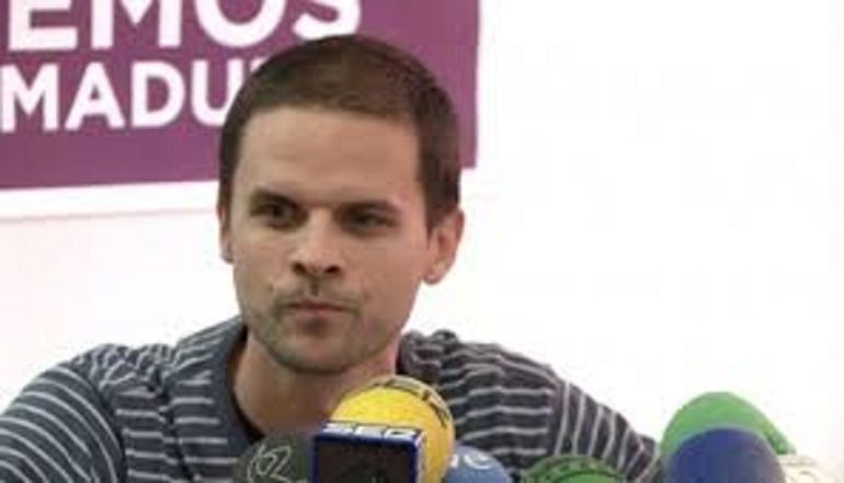 Álvaro Jaén, líder de Podemos Extremadura, en rueda de prensa Álvaro Jaén, líder de Podemos Extremadura, en rueda de prensa