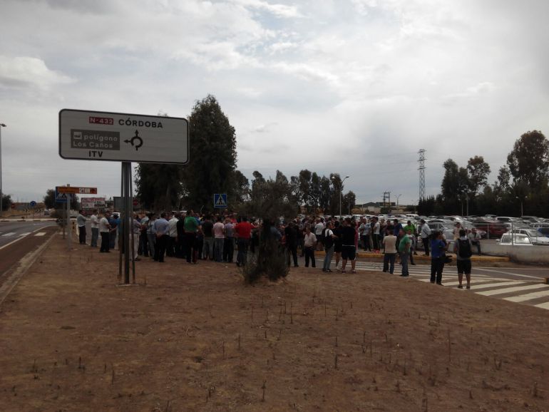 La plantilla de Deutz en Zafra protesta a las puertas de la factoría La plantilla de Deutz en Zafra protesta a las puertas de la factoría