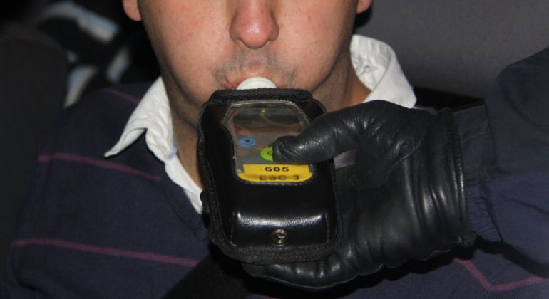 Tres conductores se libran de la multa porque el etilómetro estaba caducado Tres conductores se libran de la multa porque el etilómetro estaba caducado