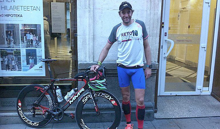 Ricardo Abad pasó por Vitoria dentro de su reto solidario. Ricardo Abad pasó por Vitoria dentro de su reto solidario.