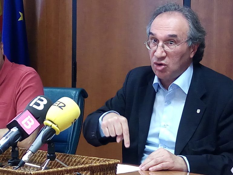El conseller de Educación, Martí March, durante la rueda de prensa. El conseller de Educación, Martí March, durante la rueda de prensa.