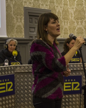 La cantante María José Hernández versionando el "Caminaremos" de Labordeta. La cantante María José Hernández versionando el "Caminaremos" de Labordeta.