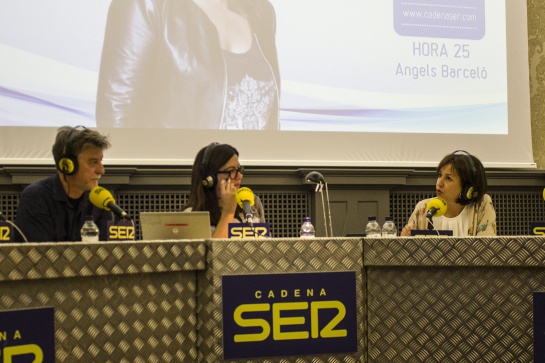 La Directora de Contenidos de Radio Zaragoza, Eva Pérez Sorribes (derecha) ha presentado y ha resumido los primeros 100 días de gobierno del partido del Alcalde de Zaragoza, Pedro Santisteve (izquierda). La Directora de Contenidos de Radio Zaragoza, Eva Pérez Sorribes (derecha) ha presentado y ha resumido los primeros 100 días de gobierno del partido del Alcalde de Zaragoza, Pedro Santisteve (izquierda).