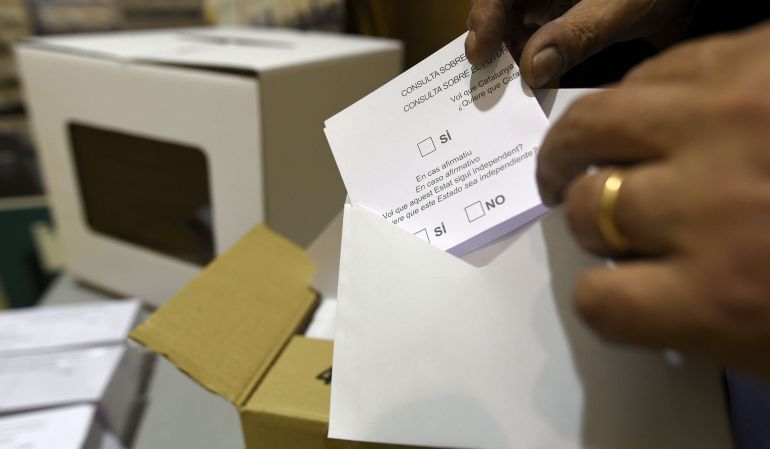 Paperetes i urnes que es van utilitzar a l'anomrnat "procés participatiu" del 9-N Paperetes i urnes que es van utilitzar a l'anomrnat "procés participatiu" del 9-N