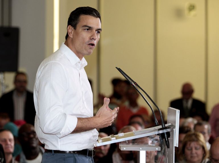El secretario general del PSOE, Pedro Sánchez, durante el acto de presentacion de la cabeza de lista socialista al Congreso por Zaragoza, Susana Sumelzo El secretario general del PSOE, Pedro Sánchez, durante el acto de presentacion de la cabeza de lista socialista al Congreso por Zaragoza, Susana Sumelzo