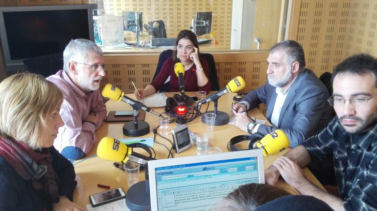 Concejales del ayuntamiento de Vitoria-Gasteiz en pleno debate Concejales del ayuntamiento de Vitoria-Gasteiz en pleno debate