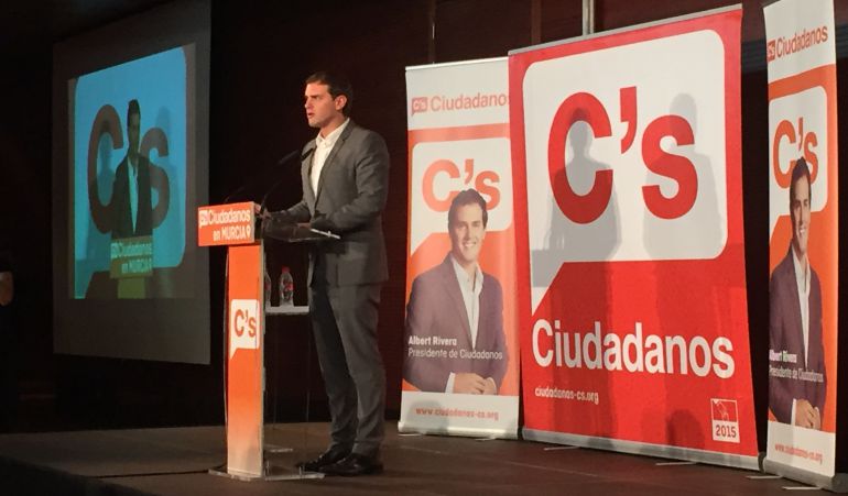 Rivera: "La Región de Murcia no se merece un gobierno que le da la espalda" Rivera: "La Región de Murcia no se merece un gobierno que le da la espalda"