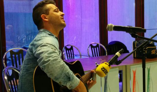 Carles Chiner, artista valenciano que actúa en la nueva temporada del TEM Carles Chiner, artista valenciano que actúa en la nueva temporada del TEM