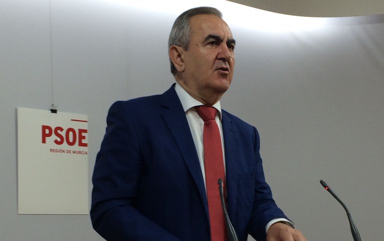 González Tovar: "La oposición resuelve el problema de corrupción del PP" González Tovar: "La oposición resuelve el problema de corrupción del PP"