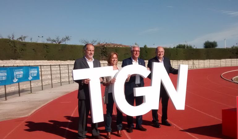 Chac&oacute;n amb els candidats territorials al Congr&eacute;s i al Senat. 