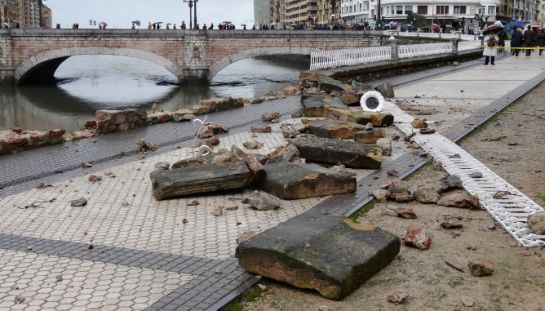 2 millones de euros para reparar la costa: 2 millones de euros para reparar la costa 2 millones de euros para reparar la costa: 2 millones de euros para reparar la costa