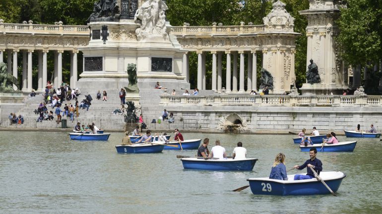 El Parque de El Retiro en Madrid. El Parque de El Retiro en Madrid.