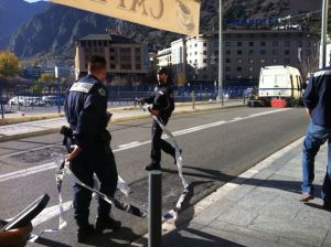La policia aixecava el cordó de protecció de La Poste passades les 3 de la tarda. La policia aixecava el cordó de protecció de La Poste passades les 3 de la tarda.