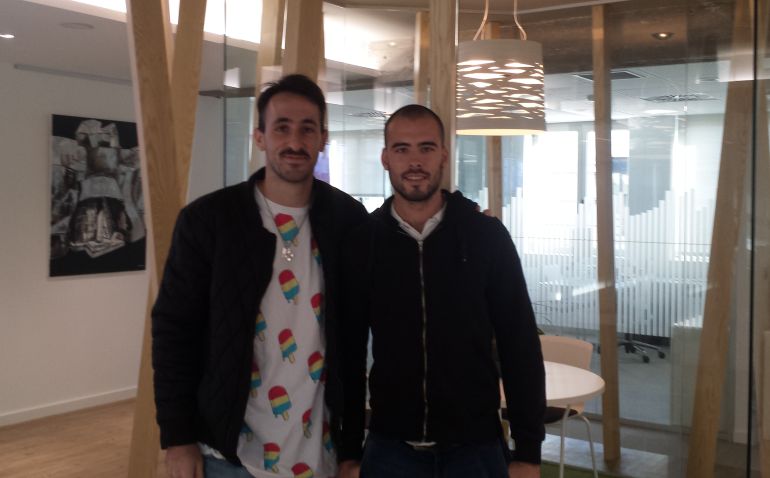 El delantero del Leioa, Etxaniz, y el portero del Deusto, Angoitia, protagonistas El delantero del Leioa, Etxaniz, y el portero del Deusto, Angoitia, protagonistas