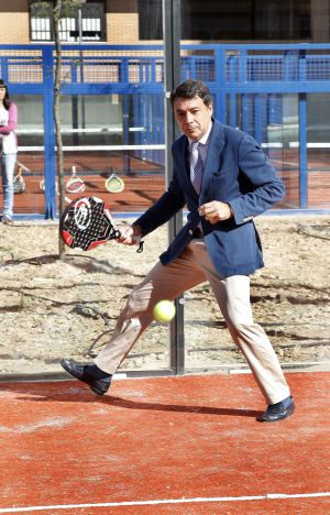 Ignacio González inaugura, raqueta en mano, el centro deportivo El Caracol, gestionado por una empresa vinculada a David Marjaliza Ignacio González inaugura, raqueta en mano, el centro deportivo El Caracol, gestionado por una empresa vinculada a David Marjaliza