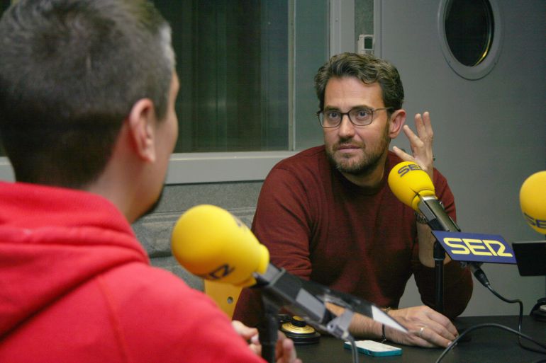 El periodista y escritor nos propone un viaje al "otro París" El periodista y escritor nos propone un viaje al "otro París"