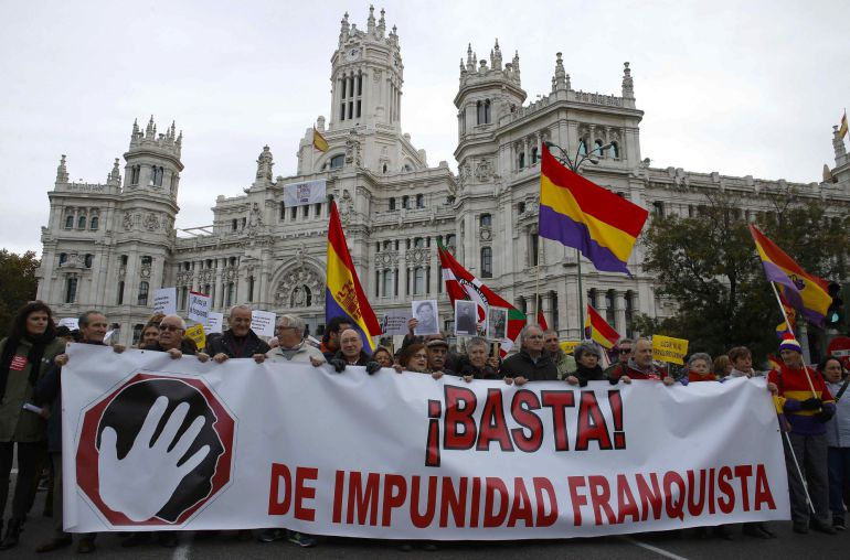 Manifestación estatal por la Memoria Histórica con el lema "Basta de impunidad franquista. Por un compromiso político y electoral con las víctimas del franquismo" en Madrid