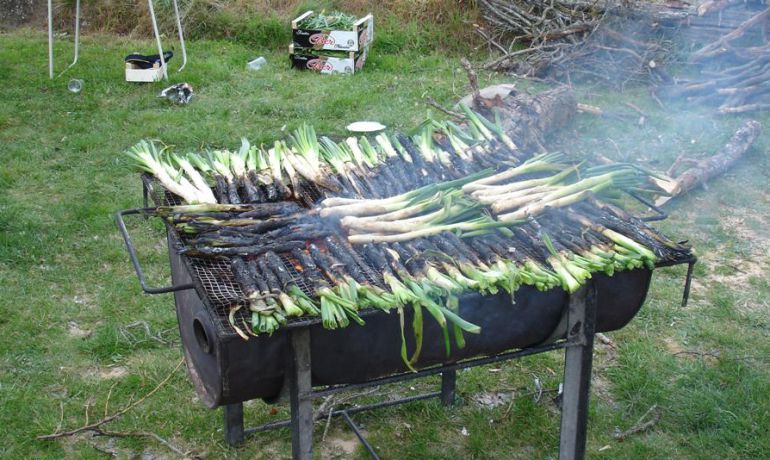 Calçots a la brasa Calçots a la brasa
