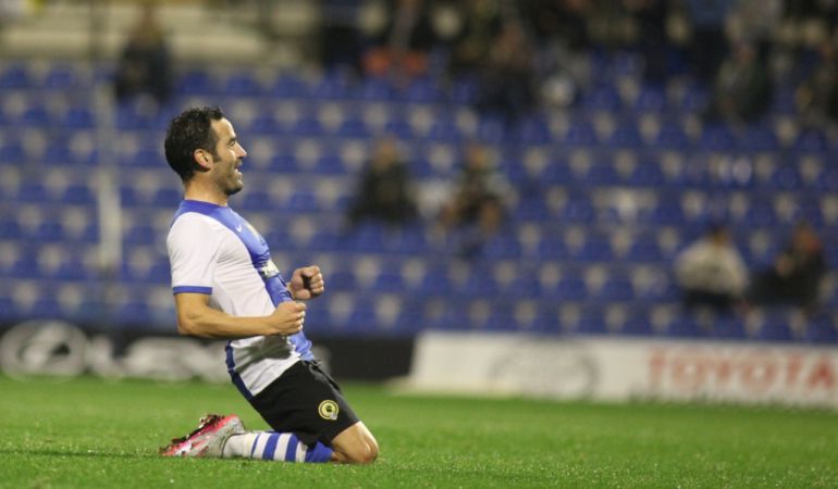 Paco Peña celebra su gol ante La Pobla de Mafumet Paco Peña celebra su gol ante La Pobla de Mafumet