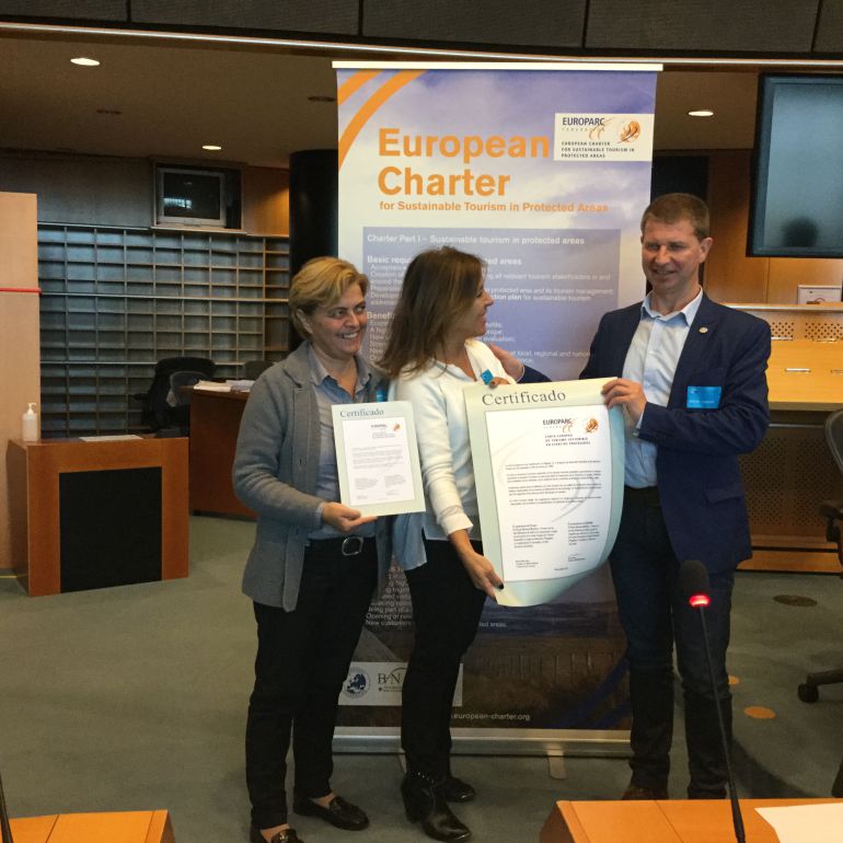 Beatriz Mato recibe la Carta Europea de turismo sostenible para el Parque Nacional de las Illas Atlánticas Beatriz Mato recibe la Carta Europea de turismo sostenible para el Parque Nacional de las Illas Atlánticas