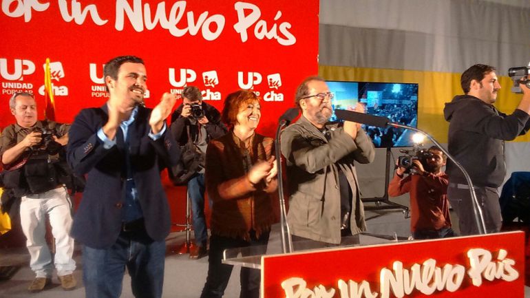 El candidato a la presidencia del Gobierno, Alberto Garzón, junto a los candidatos por Zaragoza Rosa Magallón y Chesús Yuste El candidato a la presidencia del Gobierno, Alberto Garzón, junto a los candidatos por Zaragoza Rosa Magallón y Chesús Yuste