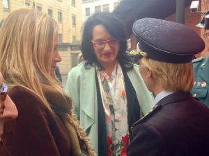 La presidenta de la Comunidad de Madrid, Cristina Cifuentes, charla con la comisaria de León, María Marcos y la subdelegada del gobierno, Teresa Mata La presidenta de la Comunidad de Madrid, Cristina Cifuentes, charla con la comisaria de León, María Marcos y la subdelegada del gobierno, Teresa Mata