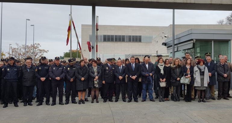 Concentración en la comisaría Norte de Granada en recuerdo de los dos policías nacionales asesinados en el atentado de Kabul, presidida por el delegado del Gobierno en Andalucía, Antonio Sanz Concentración en la comisaría Norte de Granada en recuerdo de los dos policías nacionales asesinados en el atentado de Kabul, presidida por el delegado del Gobierno en Andalucía, Antonio Sanz