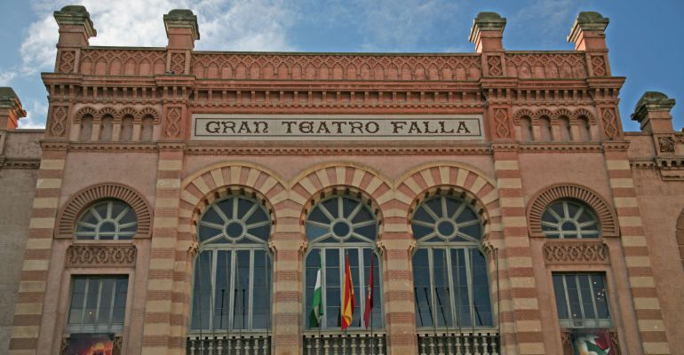 Fachada del Teatro Falla, donde se celebra el Concurso Oficial de Agrupaciones del Carnaval de Cádiz Fachada del Teatro Falla, donde se celebra el Concurso Oficial de Agrupaciones del Carnaval de Cádiz