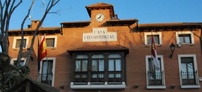 Un policía local de Alovera denuncia al Ayuntamiento por ponerle un GPS en los bajos de su coche Un policía local de Alovera denuncia al Ayuntamiento por ponerle un GPS en los bajos de su coche