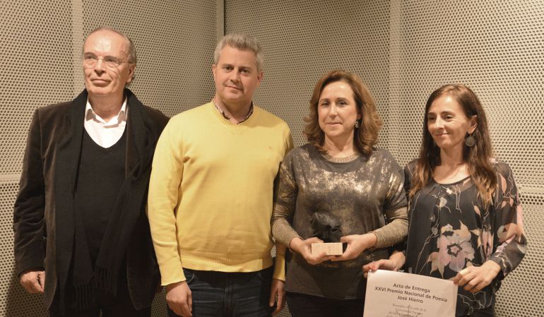 La escritora María Rosal Nadales recibe el Premio Nacional de Poesía José Hierro La escritora María Rosal Nadales recibe el Premio Nacional de Poesía José Hierro