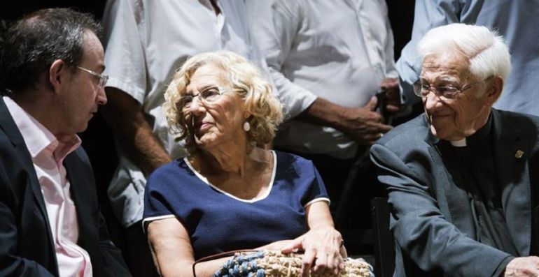Manuela Carmena y el padre Ángel Manuela Carmena y el padre Ángel