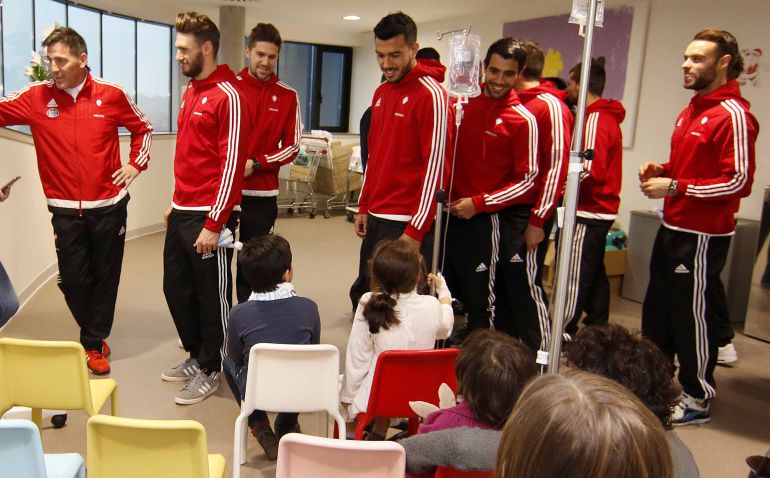 La plantilla del Celta visita a los niños ingresados en el área de pediatría del hospital Alvaro Cunqueiro La plantilla del Celta visita a los niños ingresados en el área de pediatría del hospital Alvaro Cunqueiro