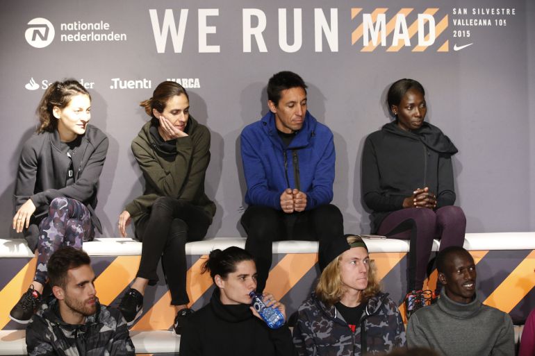 Los atletas, Nuria Fernández (fila superior 2i); Sebastian Martos (fila inferior i); Roberto Aláiz (fila inferior 2i) Evan Jager (fila inferior 2d) y Ezequiel Kemboi (fila inferior d), entre otros, durante la presentación de la carrera popular San Silvestre Vallecana, que se celebra mañana en Madrid. Los atletas, Nuria Fernández (fila superior 2i); Sebastian Martos (fila inferior i); Roberto Aláiz (fila inferior 2i) Evan Jager (fila inferior 2d) y Ezequiel Kemboi (fila inferior d), entre otros, durante la presentación de la carrera popular San Silvestre Vallecana, que se celebra mañana en Madrid.