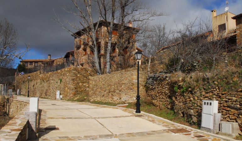 La Guardia Civil detiene a una banda que robaba en casas de la sierra La Guardia Civil detiene a una banda que robaba en casas de la sierra