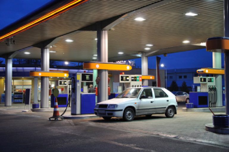 Las gasolineras tendrán al menos un empleado Las gasolineras tendrán al menos un empleado