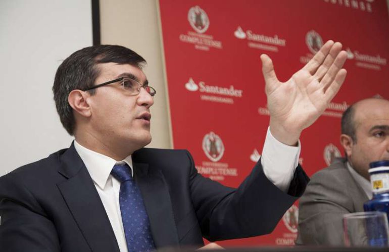 Aumenta la presión sobre Feijoo para que se presente como candidato a la Xunta Aumenta la presión sobre Feijoo para que se presente como candidato a la Xunta