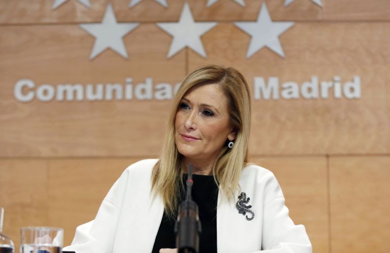Fotografía facilitada por la comunidad de Madrid de su presidenta, Cristina Cifuentes, hoy durante su comparecencia en la rueda de prensa posterior a la reunión del Consejo de Gobierno Fotografía facilitada por la comunidad de Madrid de su presidenta, Cristina Cifuentes, hoy durante su comparecencia en la rueda de prensa posterior a la reunión del Consejo de Gobierno